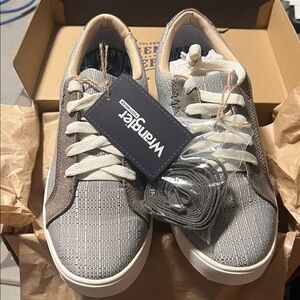 Wrangler Textured Gray Sneakers with Cream Laces